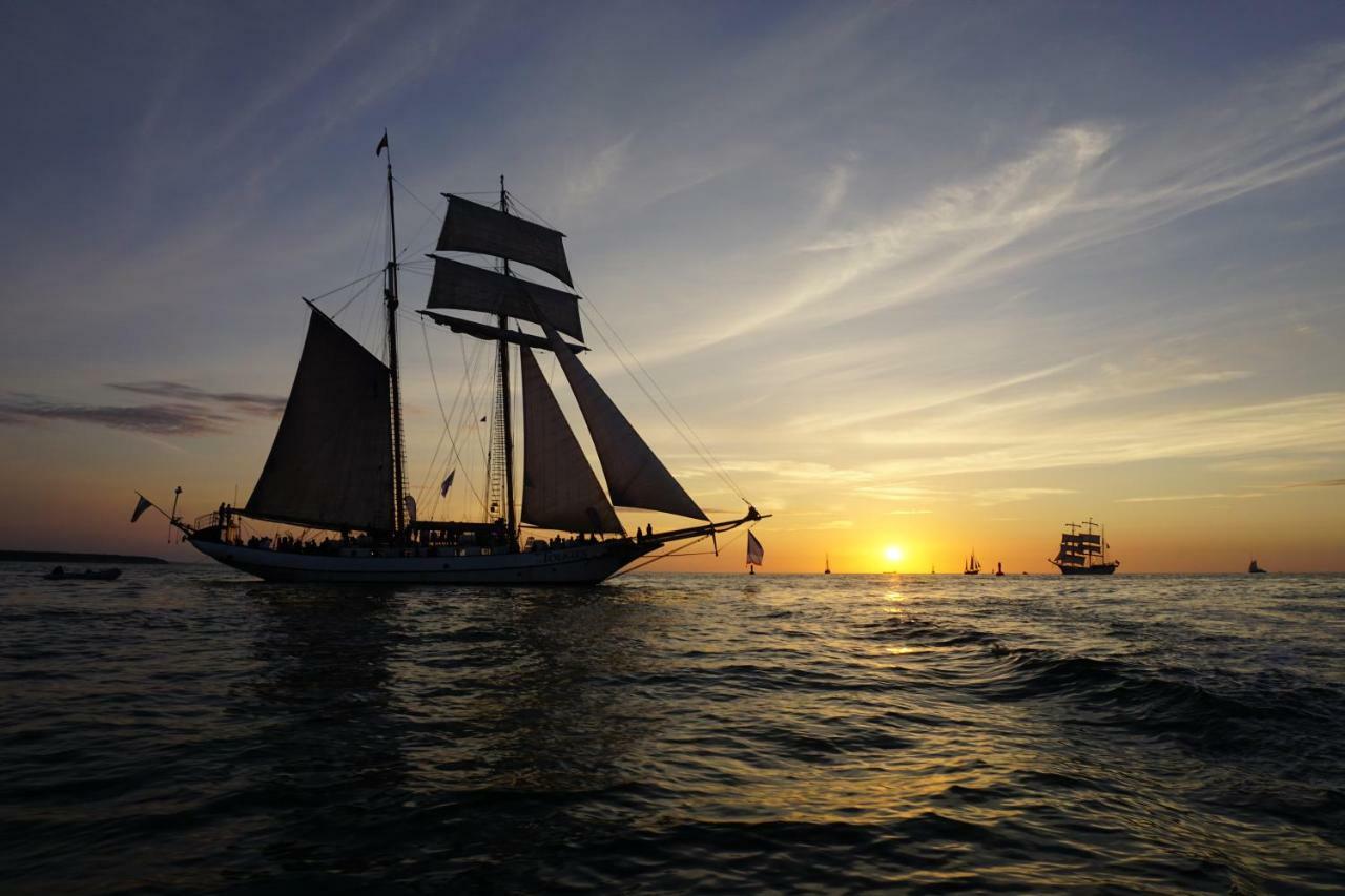 Segelschiff J.R. Tolkien Otel Hamburg Dış mekan fotoğraf