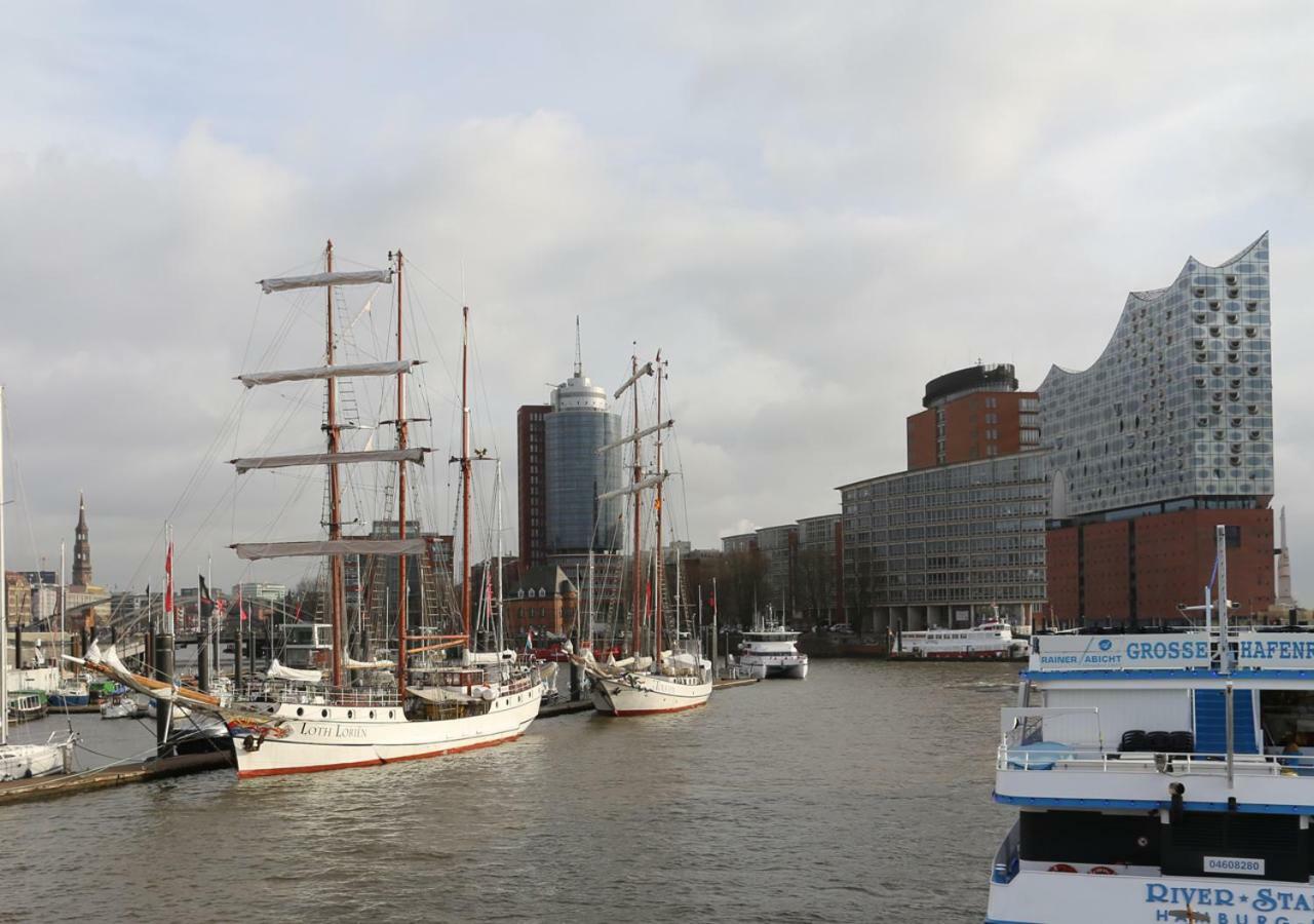 Segelschiff J.R. Tolkien Otel Hamburg Dış mekan fotoğraf