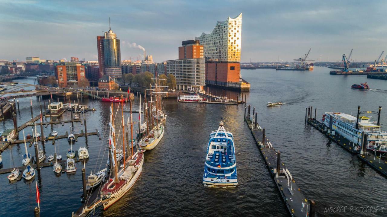 Segelschiff J.R. Tolkien Otel Hamburg Dış mekan fotoğraf
