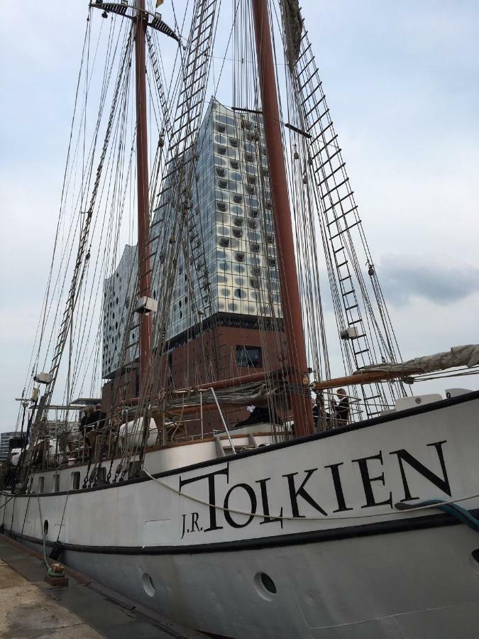 Segelschiff J.R. Tolkien Otel Hamburg Dış mekan fotoğraf