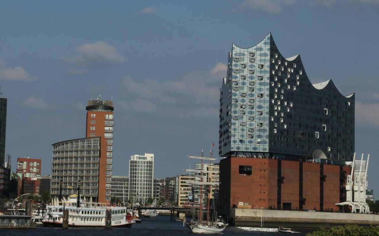 Segelschiff J.R. Tolkien Otel Hamburg Dış mekan fotoğraf