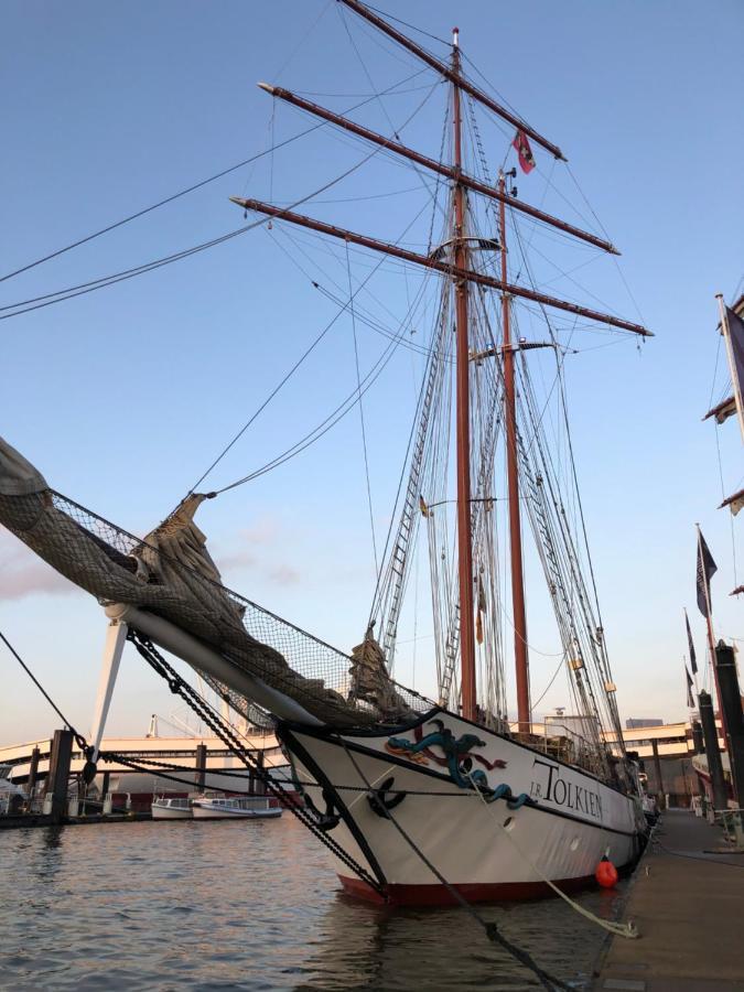 Segelschiff J.R. Tolkien Otel Hamburg Dış mekan fotoğraf